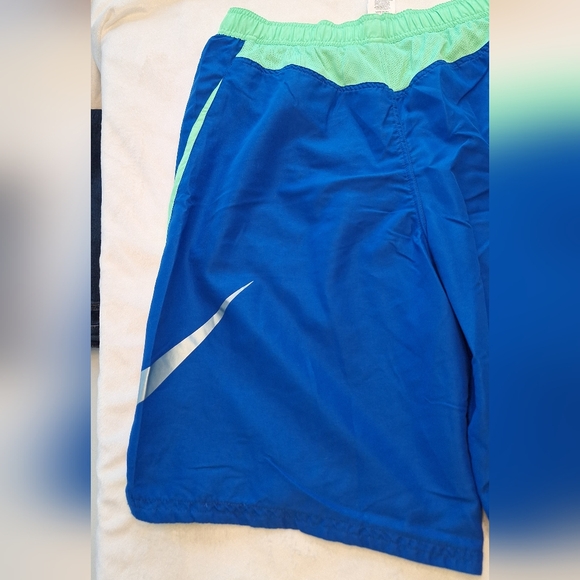 Nike Men's Swim Shorts in Blue and Green - Picture 6 of 16